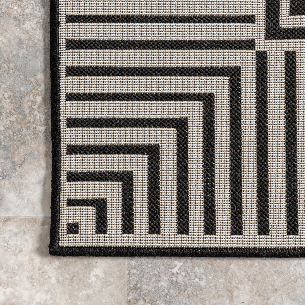 Nuloom Asha Simple Border Indoor/Outdoor Area Rug, Black 5'x8'