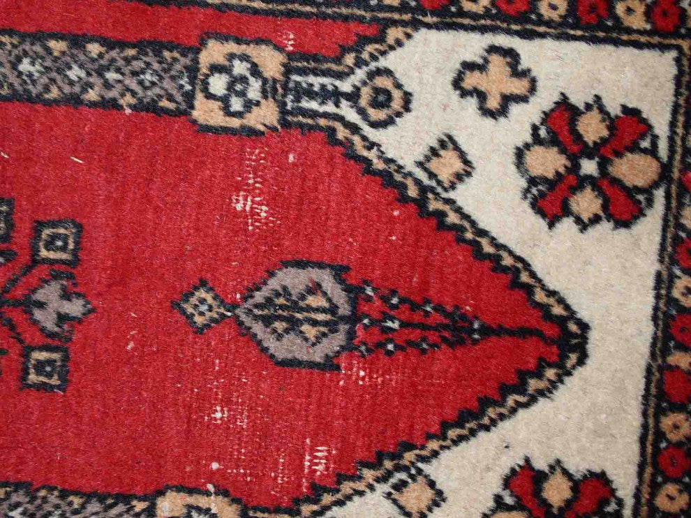 Handmade vintage Pakistani Lahore prayer rug 1.5' x 2' (46cm x 64cm) 1950s