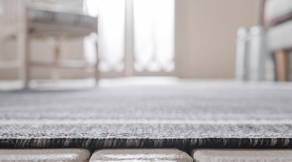 Unique Loom Black Soft Border Outdoor 4' 0 x 6' 0 Area Rug