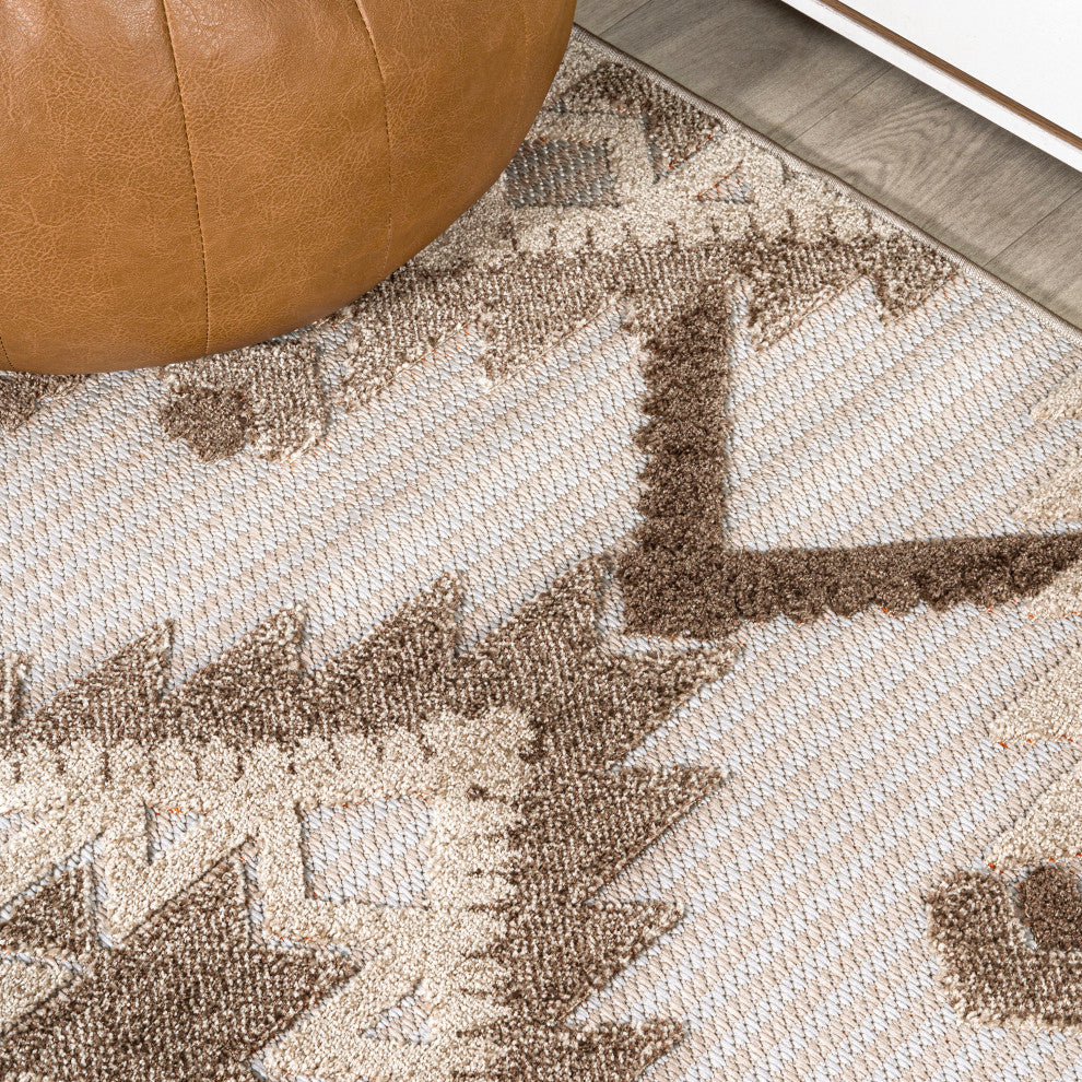 Sumak High-Low Neutral Diamond Indoor/Outdoor Area Rug, Brown/Ivory, 4x6