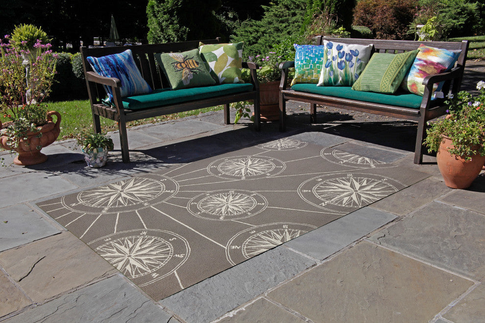 Frontporch Compass Indoor/Outdoor Rug, Gray, 5'x7'6"