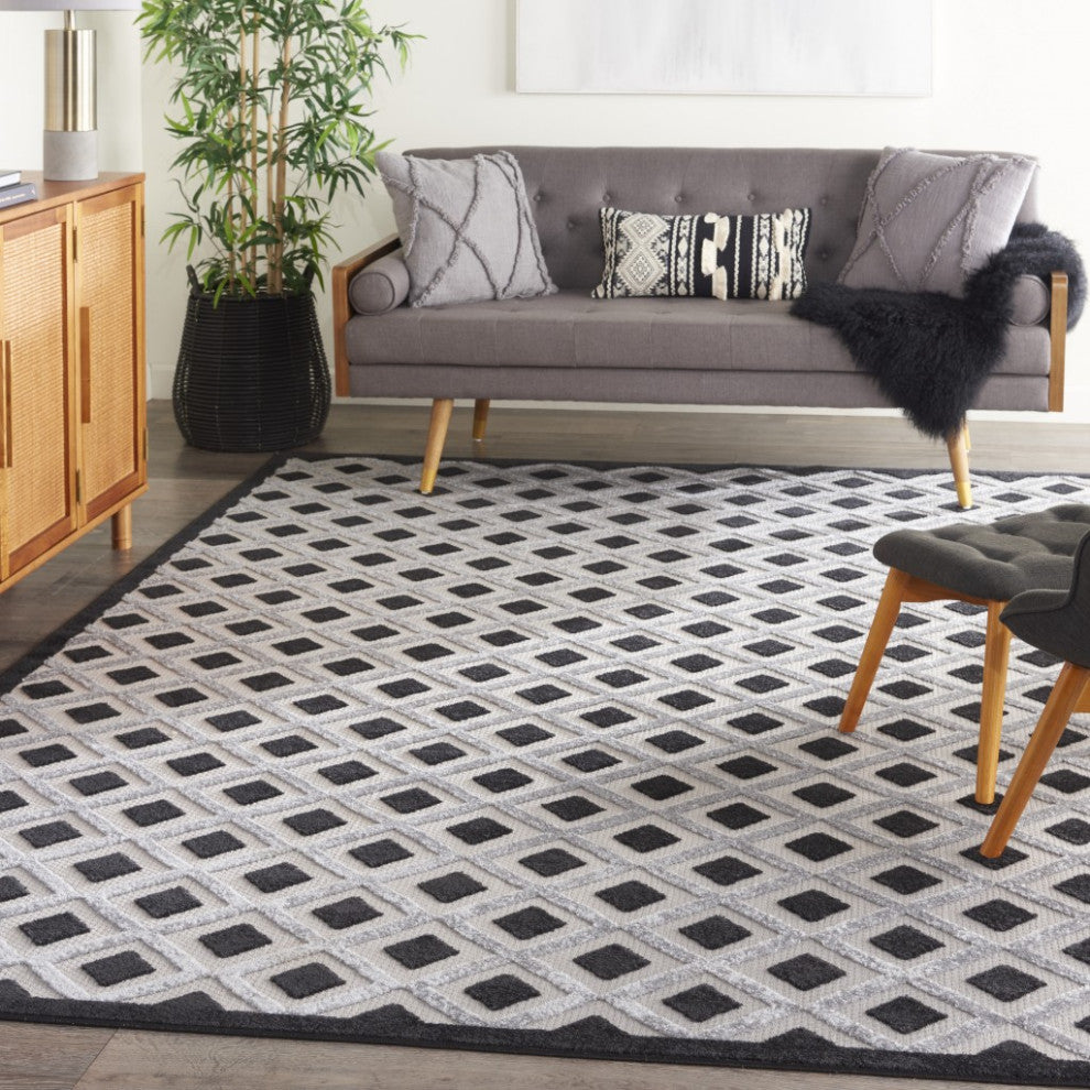7 x 10 Black White Gray Indoor Outdoor Area Rug