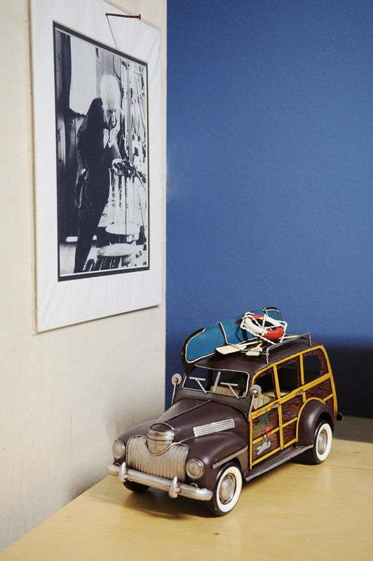 1947 Chevrolet Suburban With Canoe 1:12