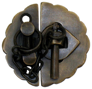 Round Scalloped Latch With Chain