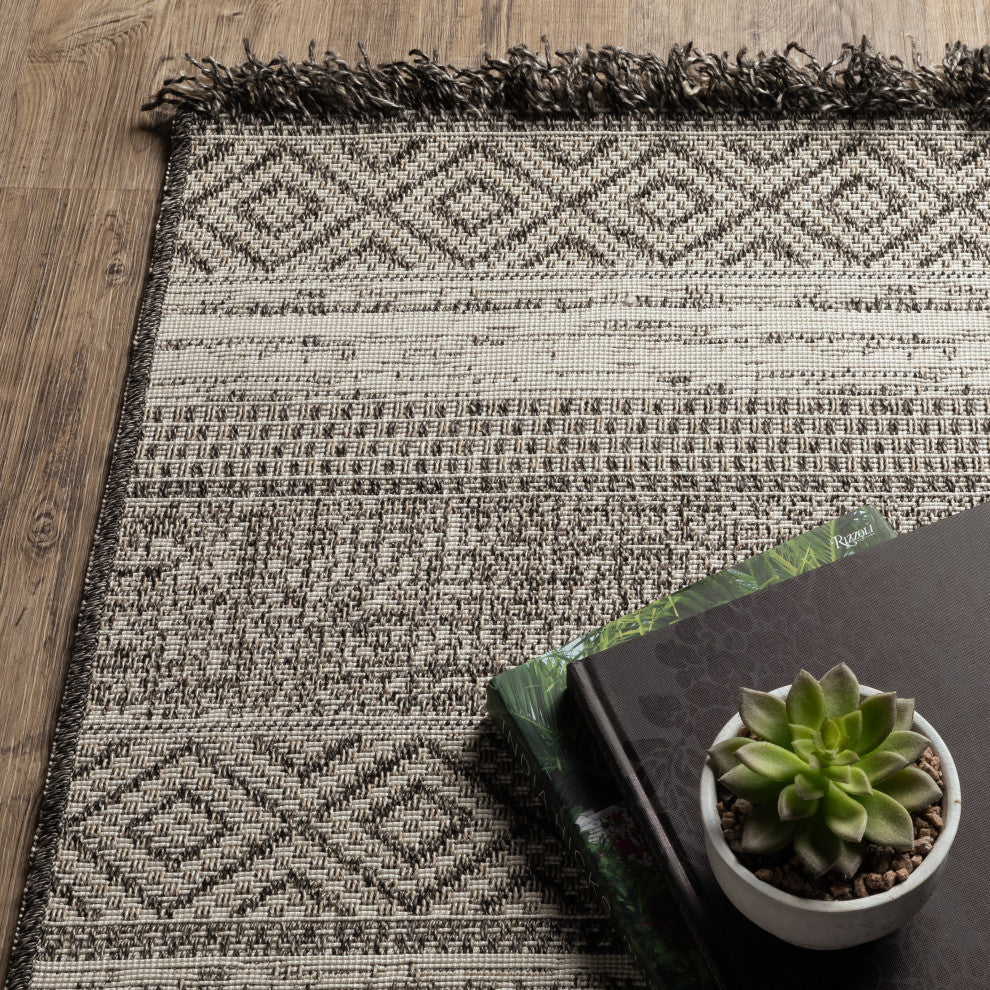 Genoa Southwestern Beige/ Black Flatwoven Indoor-Outdoor Rug Runner 1'10" x 7'6"