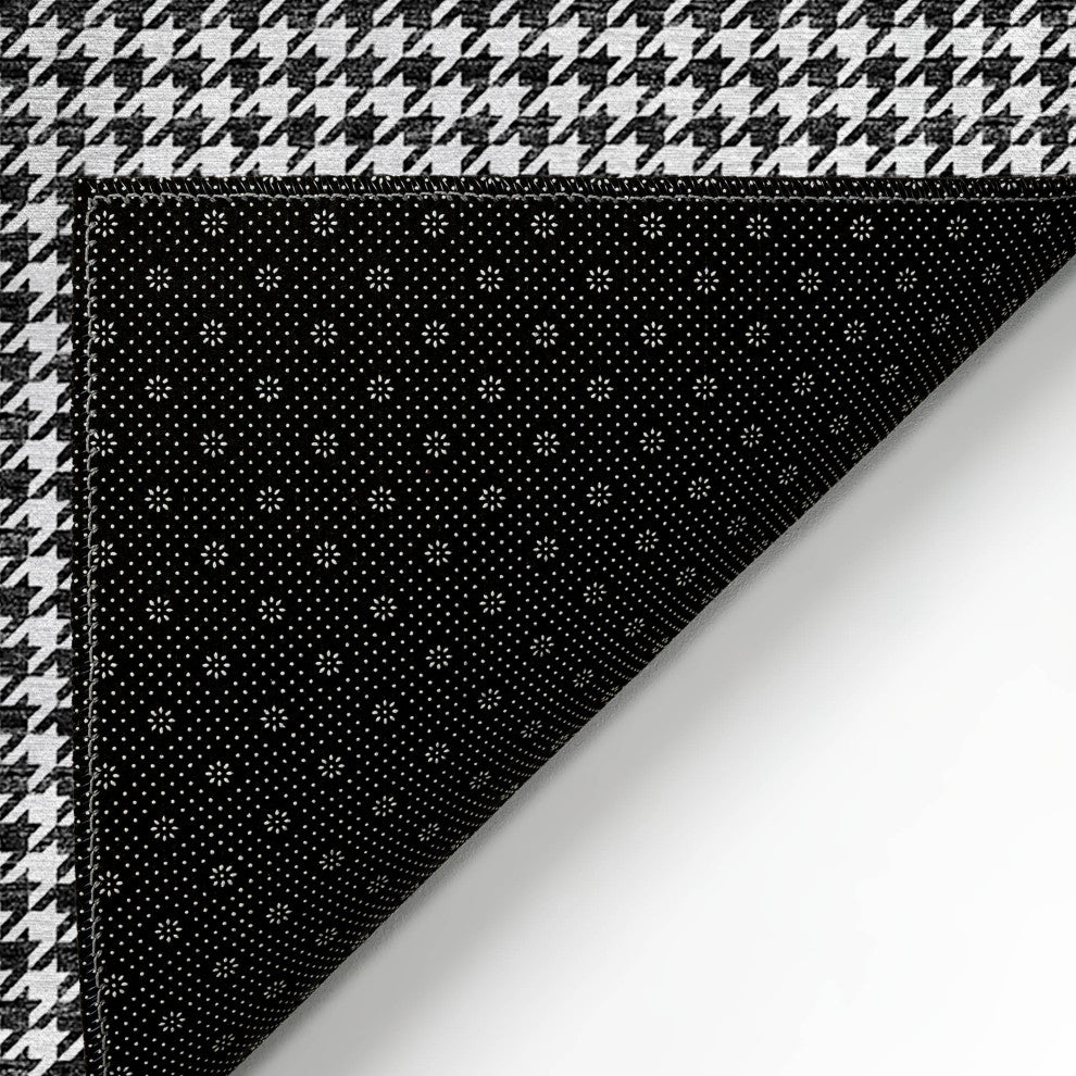 Indoor/Outdoor Hinton HN1 Black Machine Washable 8' x 8' Rug