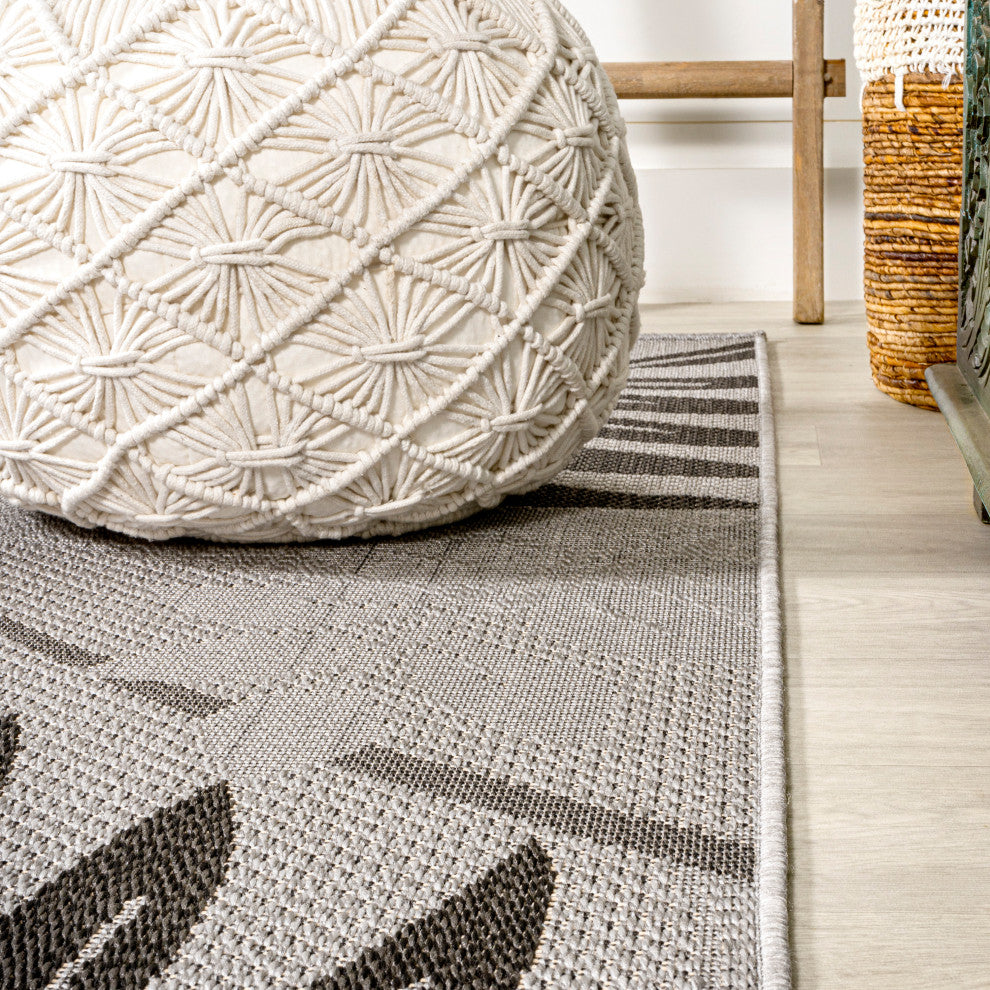 Havana Tropical Palm Leaf Indoor/Outdoor Area Rug, Gray/Black, 4 X 6