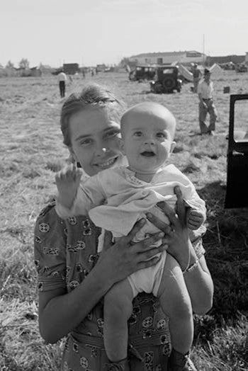 Potato Picking Mother with Baby - Canvas Poster 20" x 30"