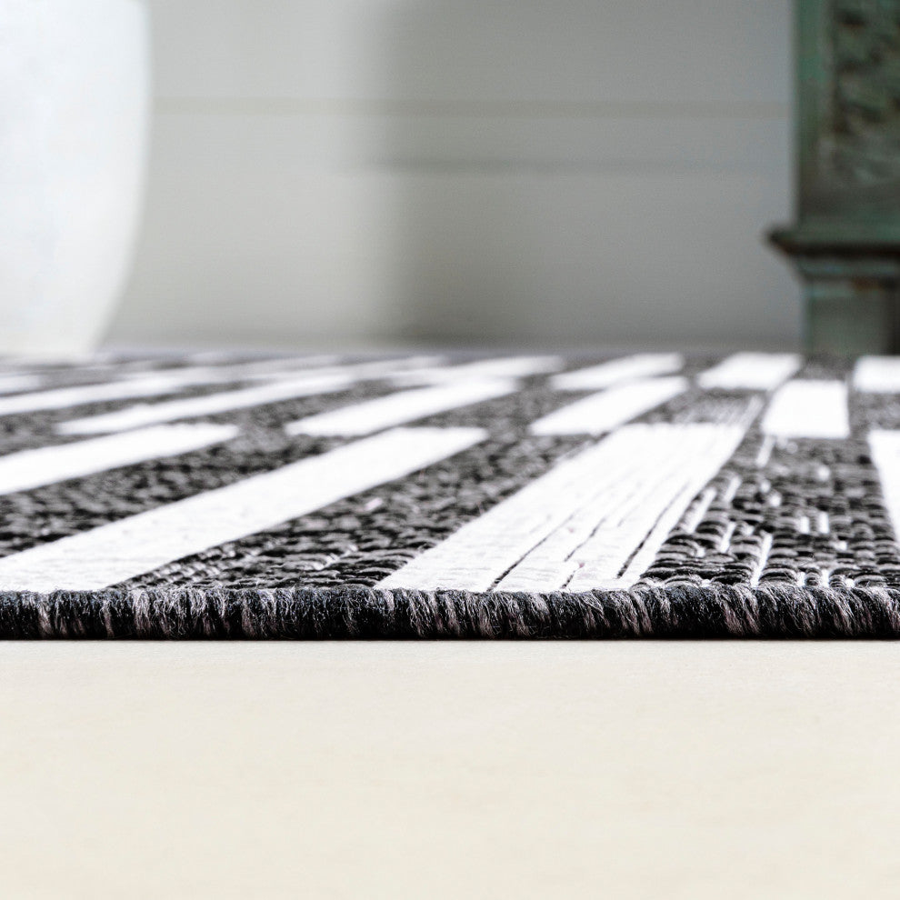 Sukie Modern Offset Stripe Indoor/Outdoor Area Rug, Black and Ivory, 4x6