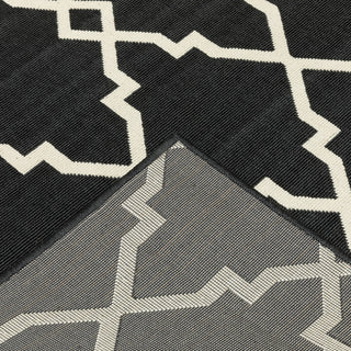Oriental Weavers Marina Black/ Ivory Geometric Indoor/Outdoor Rug 5'3"X7'6"