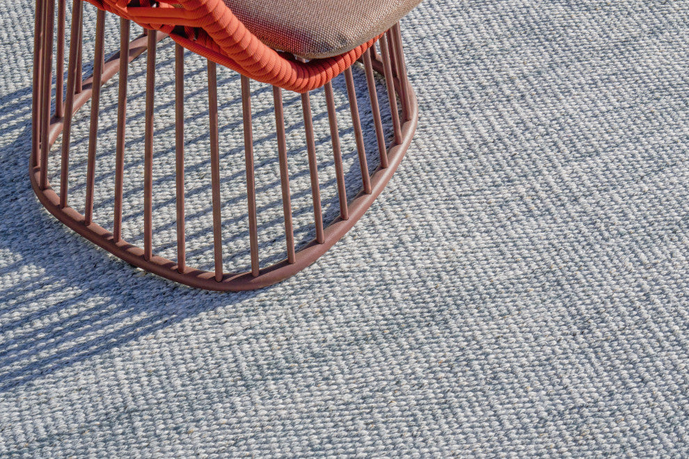 Loro Indoor/Outdoor Handmade Flatwoven PET yarn Light Silver Area Rug, 6'x9'
