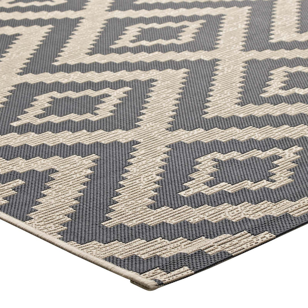 Jagged Geometric Diamond Trellis 4x6 Indoor and Outdoor Area Rug-Gray and Beige