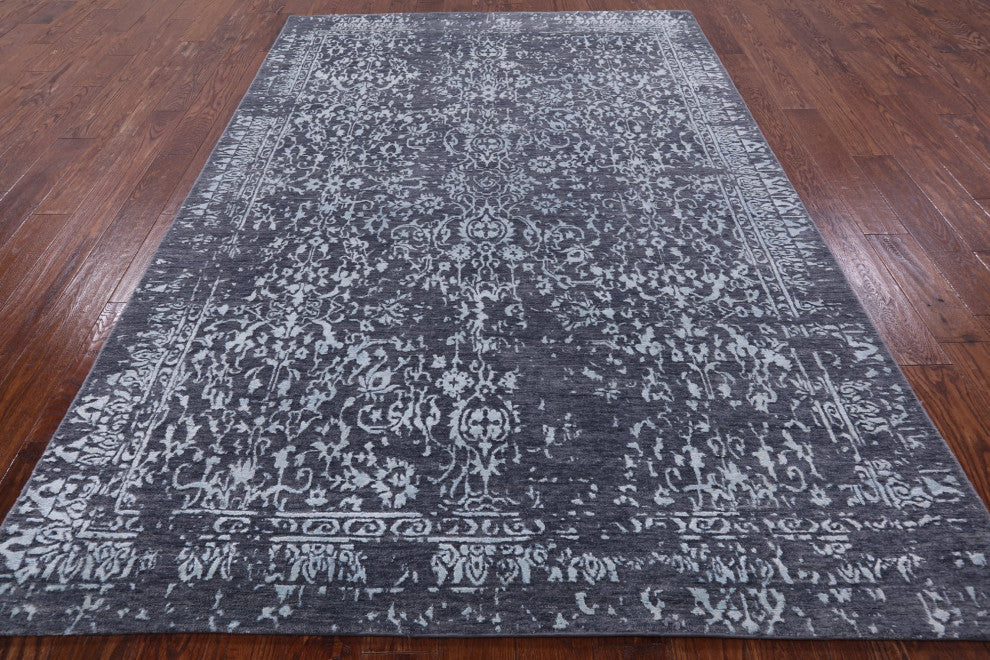 6' 1" X 9' 0" Persian Wool and Silk Hand Knotted Rug Q6285