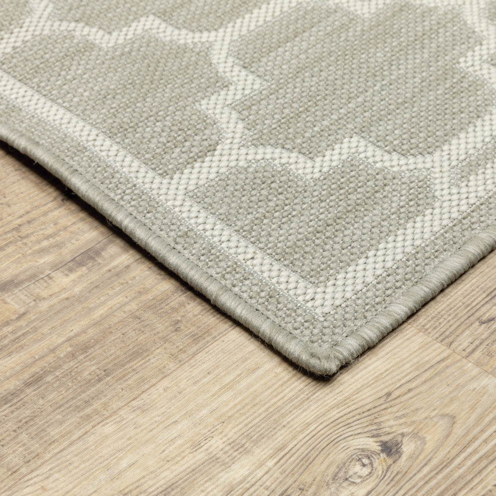Parlan Geometric Trefoil Indoor-Outdoor Area Rug, Gray, 5'3"x7'3"