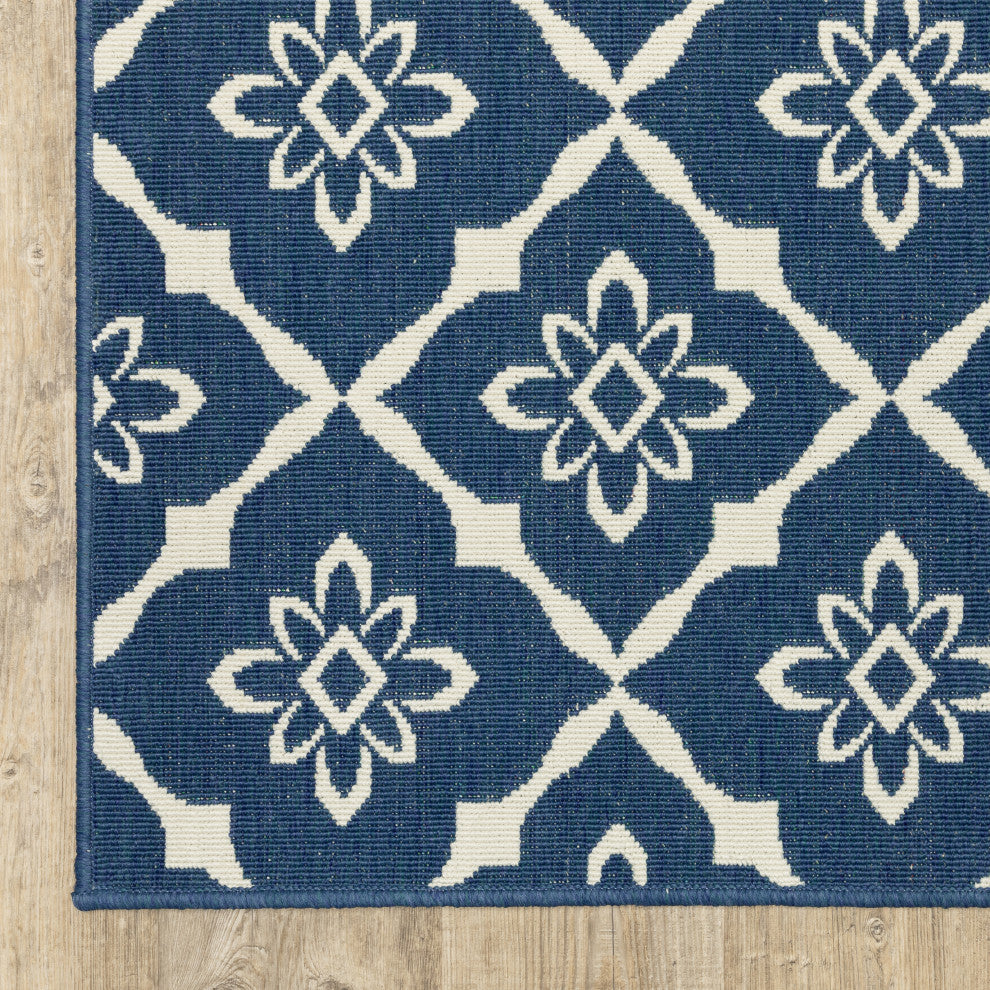 Madelina Lattice Navy and Ivory Indoor or Outdoor Area Rug, 5'3"x7'6"