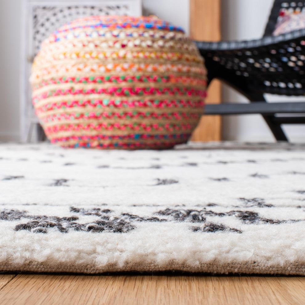 Safavieh Himalaya Collection CSB205Z Rug, Ivory/Black, 2'3" X 10'