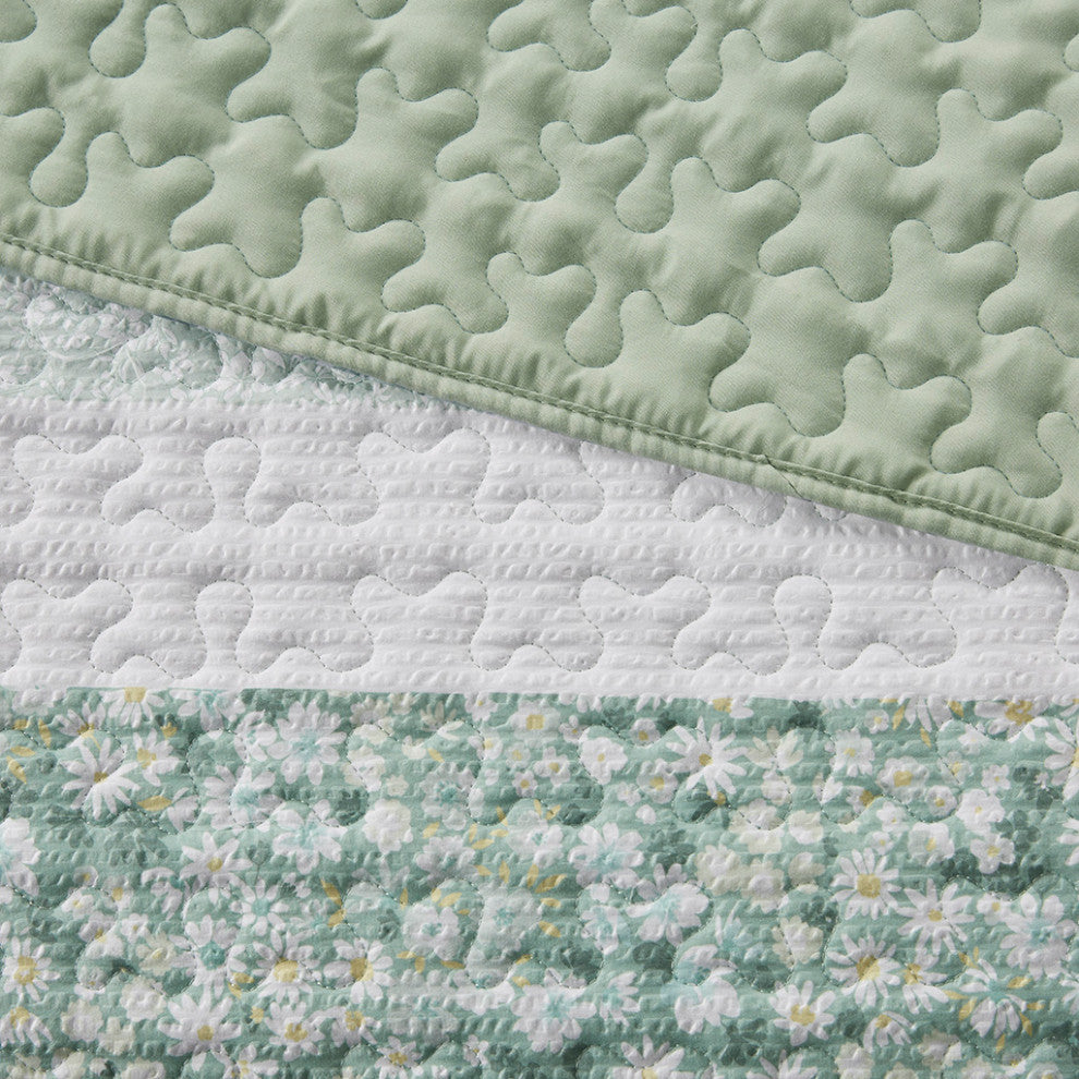 Madison Park Caralie 4 Piece Seersucker Quilt Set With Throw Pillow