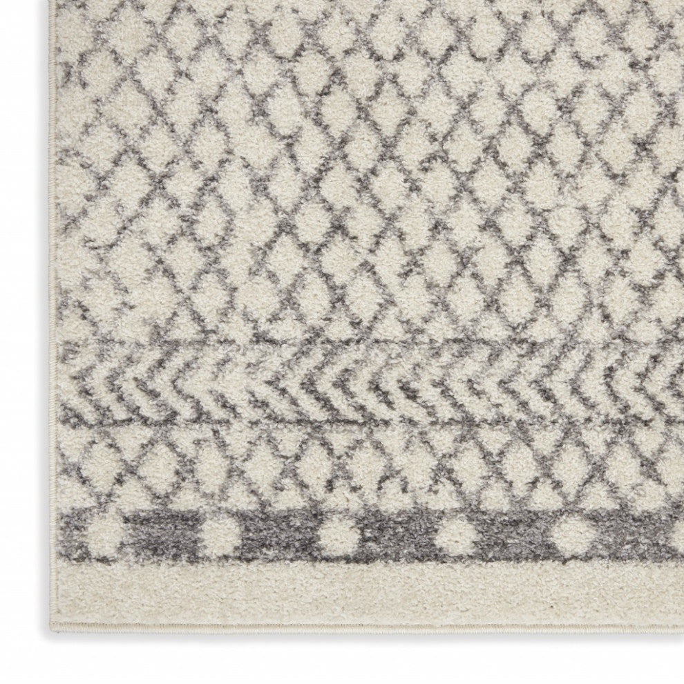 7" x 10" Ivory and Gray Geometric Area Rug
