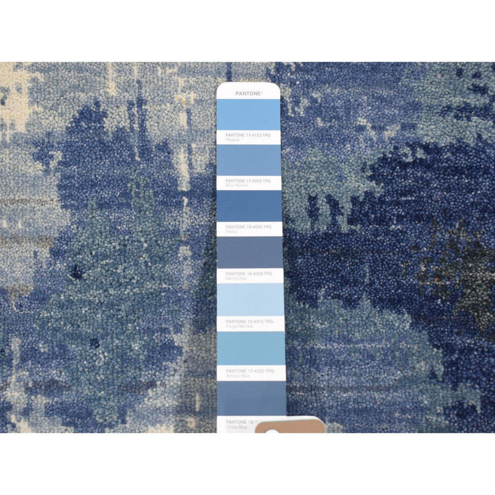 Ivory/Denim Blue 100% Wool Hand Knotted Modern Abstract Design Rug, 2'0"x3'0"