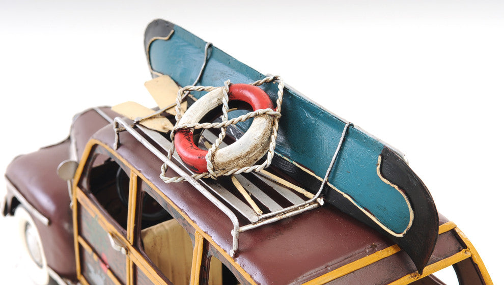 1947 Chevrolet Suburban With Canoe 1:12