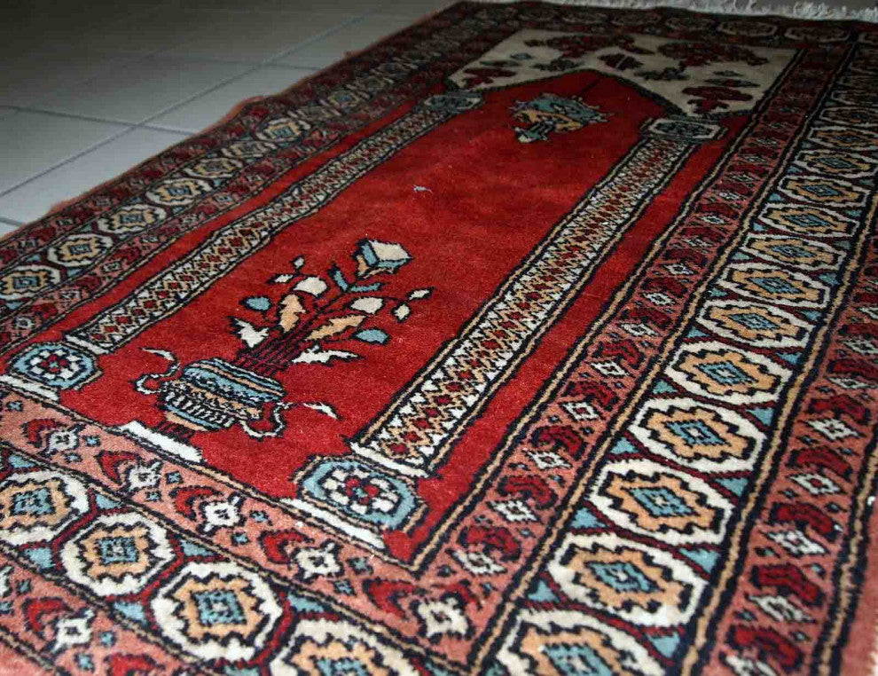 Handmade vintage prayer Turkish Konya rug 2' x 3' (62cm x 92cm) 1970s