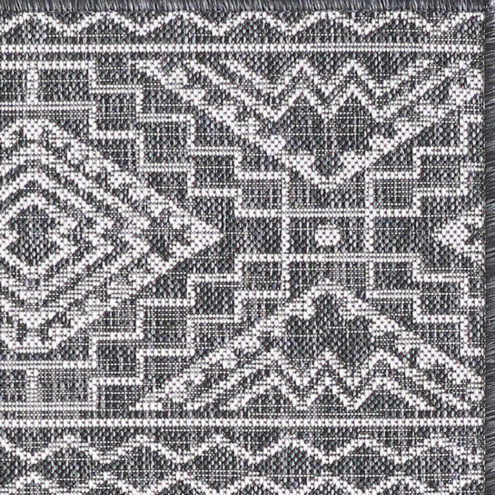Provo Quinn Indoor/Outdoor Coastal Area Rug, Black, 7'10 Round