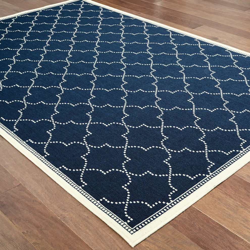 Martinique Simple Lattice Navy/ Ivory Indoor/Outdoor Area Rug, 6'7"x9'6"