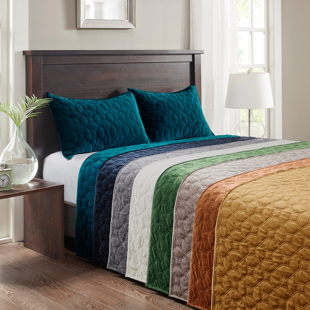 Madison Park Harper 3 Piece Velvet Quilt Set, Green