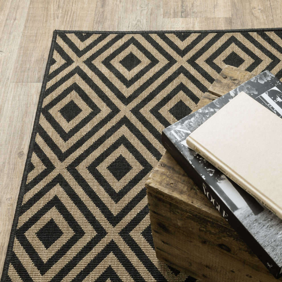 Martinique Dimond Lattice Black/ Tan Indoor/Outdoor Area Rug, 3'7"x5'6"