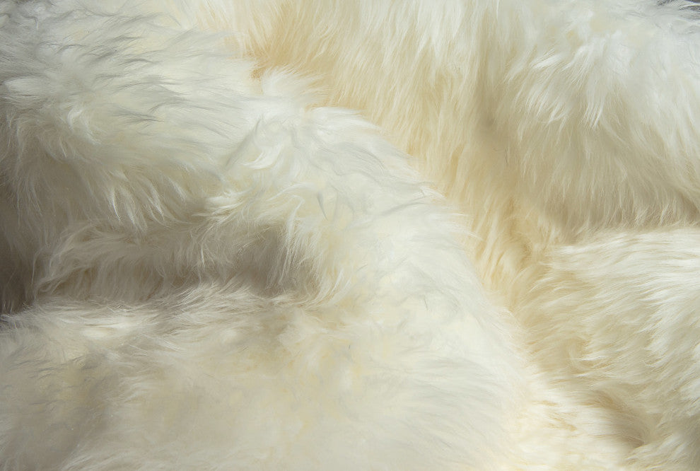 HomeRoots 60" x 60" x 2" Off White Ciruclar Sheepskin Rug