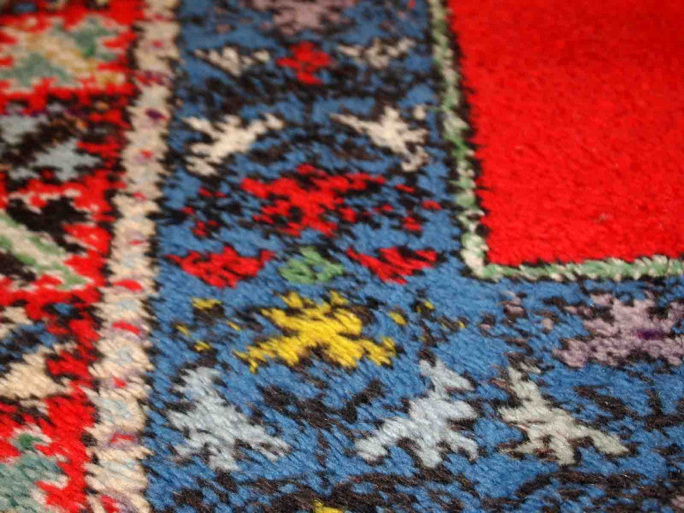 Handmade vintage Moroccan Berber rug 5.6' x 7.9' (170cm x 240cm) 1970s