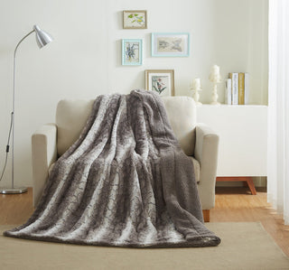 Snow Giraffe Faux Fur Throw Blanket, 90"x90