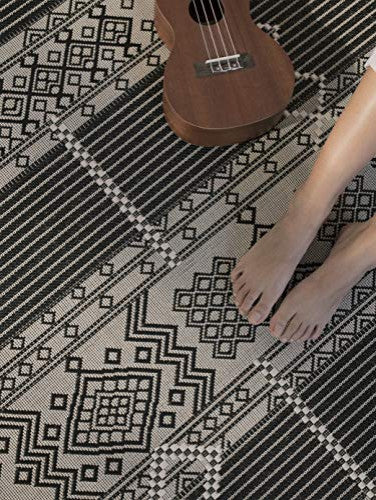 Outdoor Collection Geometric Pattern Bohemian Rug, Black, 5'3"x7'6"