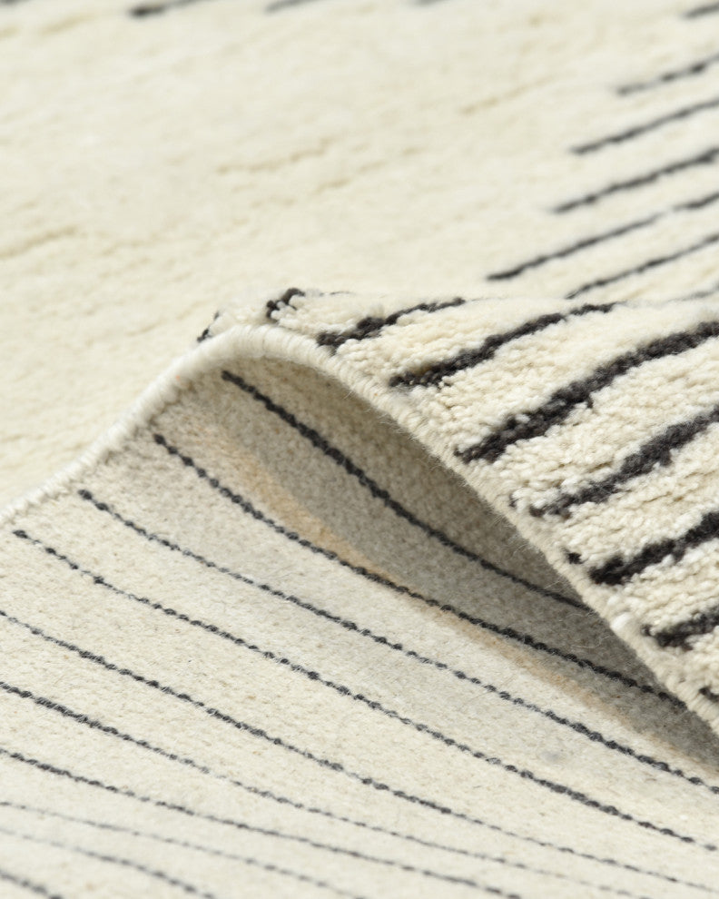 Bernie, Handmade Area Rug 5' 0" x 8' 0"