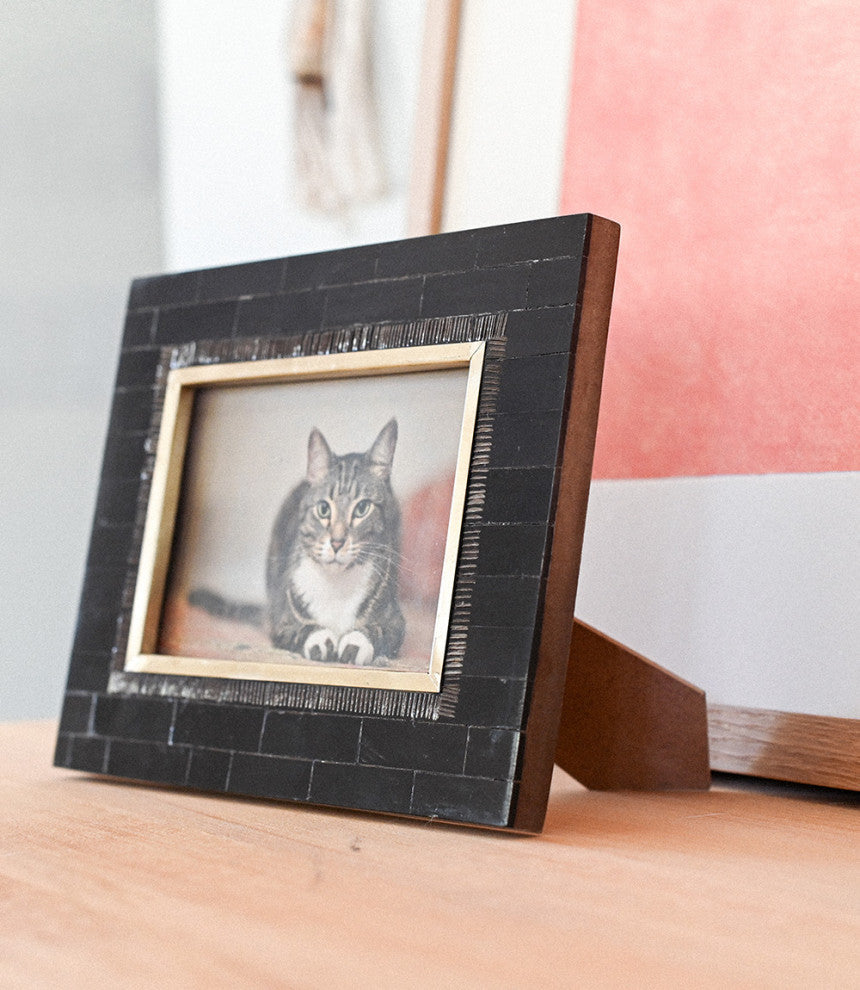 Andhera 4"x6" Black Picture Frame Hand Carved Horn, Brass Inlay