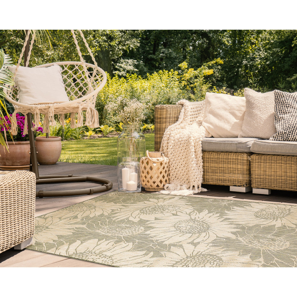 Carmel Sunflower Field Indoor/Outdoor Rug, Green, 3'3"x4'11"