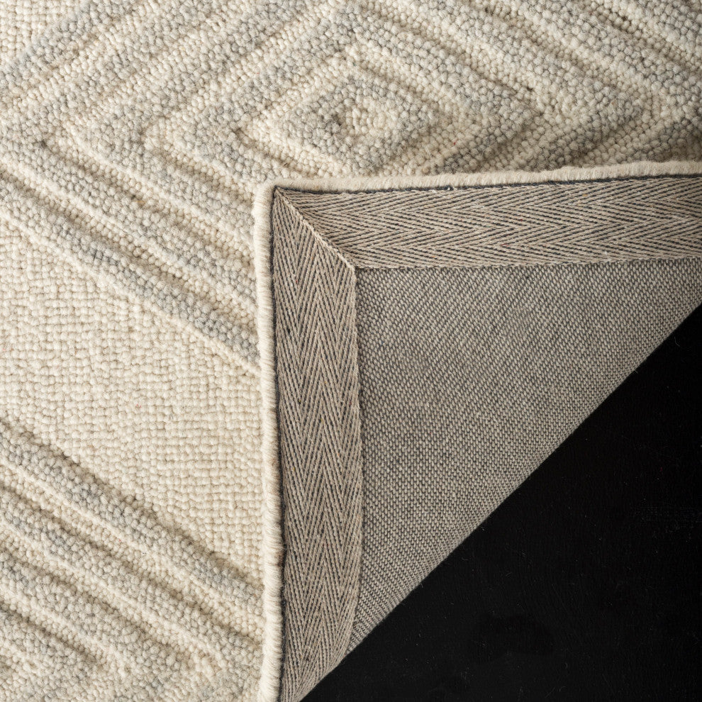 Safavieh Blossom Collection BLM111A Rug, Ivory/Silver, 4' x 6'