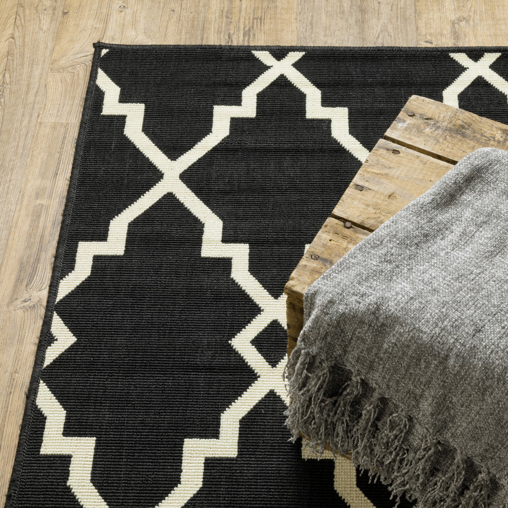 Martinique Lattice Black/ Ivory Indoor/Outdoor Area Rug, 8'6"x13'