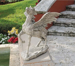 Grand Pegasus Statue