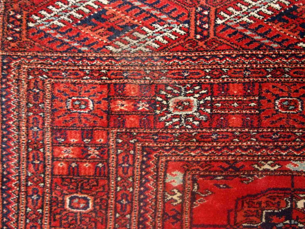 Handmade vintage Turkmen Tekke rug 3.5' x 3.6' (109cm x 112cm) 1970s