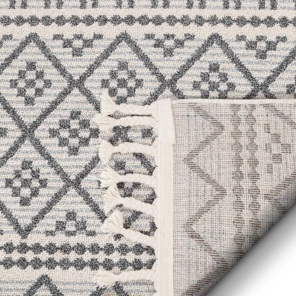 Covina Tribal Geometric Diamond Area Rug, Gray, 5'3"x7'3"