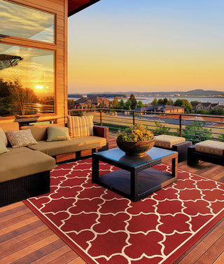 Meridian 1295R, Red/Ivory, 7'10"x7'10"