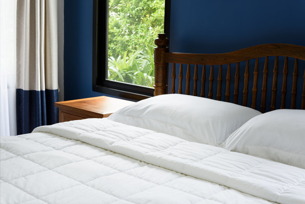Soft Oversized Lightweight White All Season Down Alternative Comforter!, White,