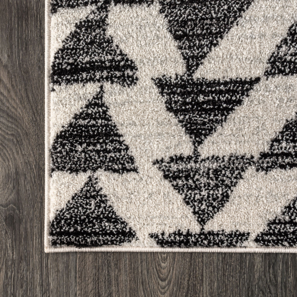Aisha Moroccan Triangle Geometric Cream/Black 9' Round Area Rug