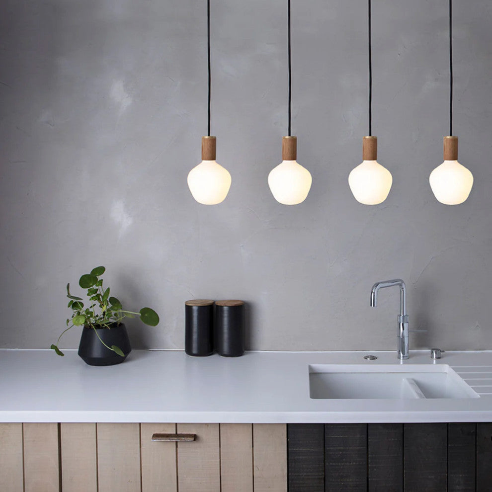 Enno with Oak Pendant US