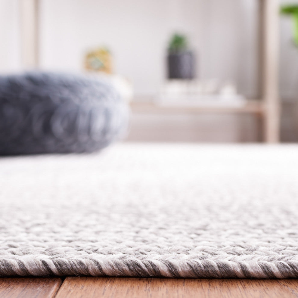 Safavieh Braided BRA220 Rug Machine-Washable, Grey, 9' Square