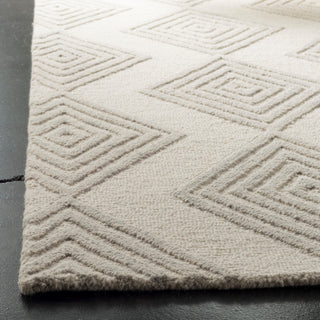 Safavieh Blossom Collection BLM111A Rug, Ivory/Silver, 4' x 6'