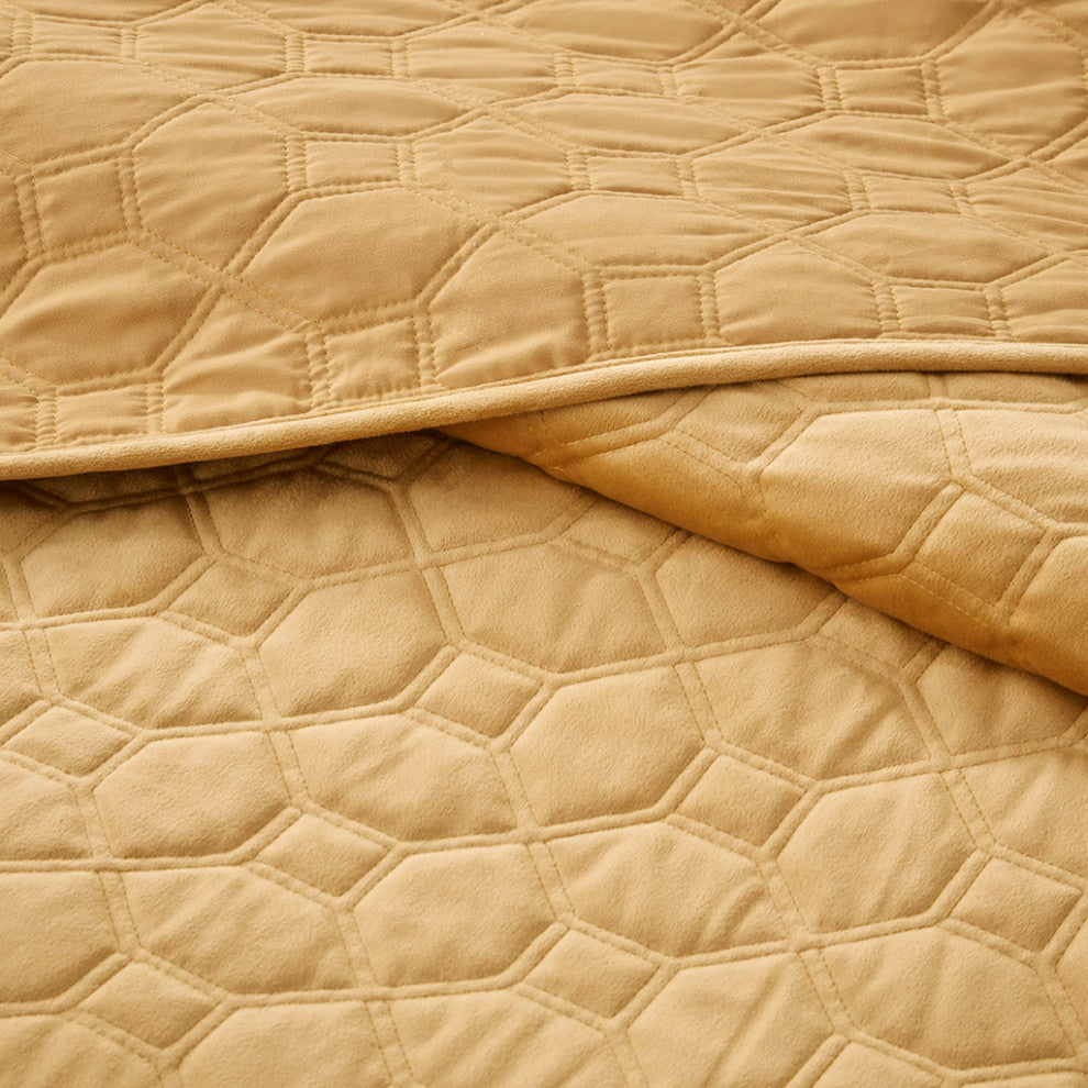 Madison Park Harper 3 Piece Velvet Quilt Set With Coordinating Shams