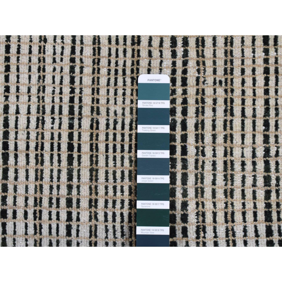 Green, Modern Criss Cross Design, Pure Wool Hand Knotted Rug, 4'x5'10"