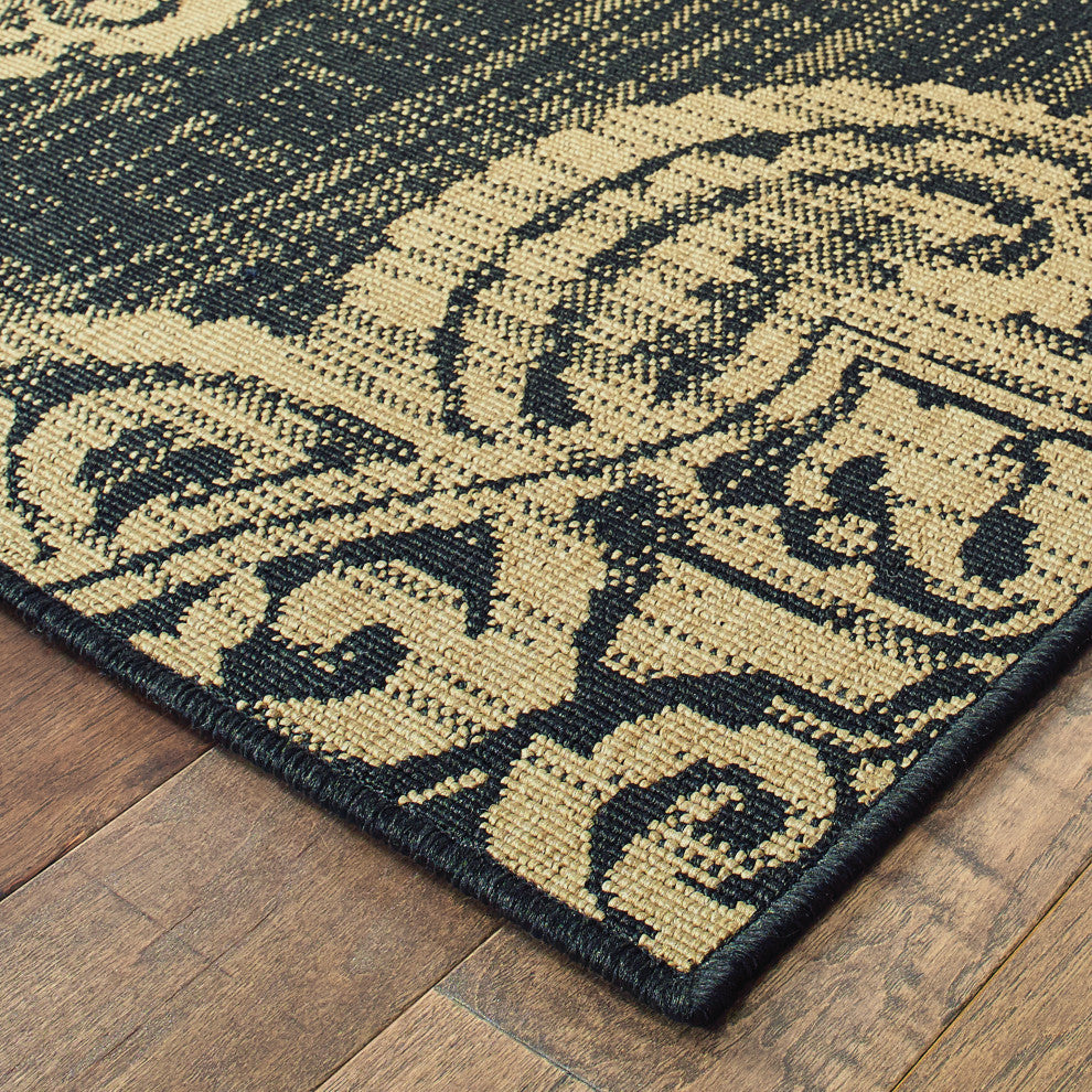 Martinique Overscale Medallion Black/ Tan Indoor/Outdoor Area Rug, 3'7"x5'6"